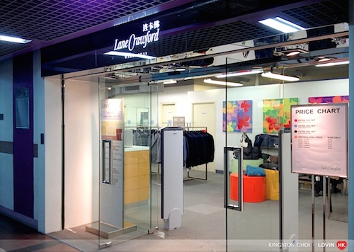 Lane Crawford Warehouse Outlet là nơi bạn có thể tìm thấy những món hàng hiệu giá rẻ. Ảnh: Hopetrip.