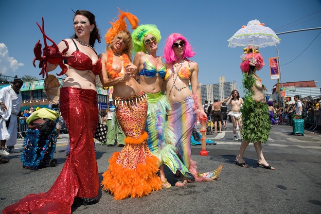 mermaid-parade-1465896685_660x0