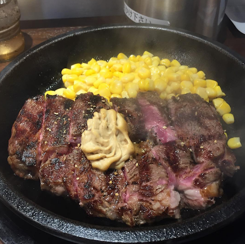Món thịt bò được nướng một cách hoàn hảo, giữ được màu hồng nhạt, vị ngọt và ăn rất mềm. Ảnh: Hajime.