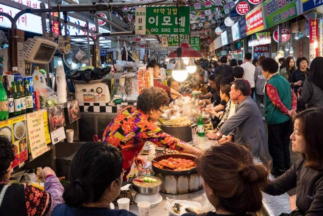 gwangjang-market-seoul-korea-1470904766_660x0